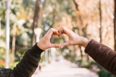 Perhatian! Baca Mantra Keramat Ini Bikin Cewek Bucin Kelepek-kelepek, Bener Gak Sih?