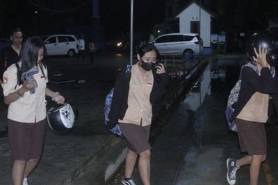 Gara-gara Anak Sekolah Masuk Jam 5 Pagi, Kini Polisi Kupang Rutin Patroli Subuh di Sekolah