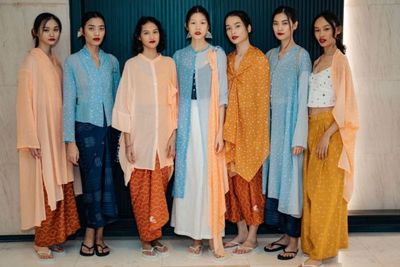 Brand Fashion Lokal Ini Jadikan Onde-onde dan Kue Lapis Inspirasi Koleksi Busana Terbaru