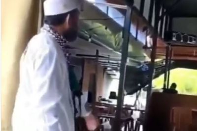 Viral Video Ustaz Bubarkan Tongkrongan Anak Muda Jelang Salat Jumat, Netizen Terbelah