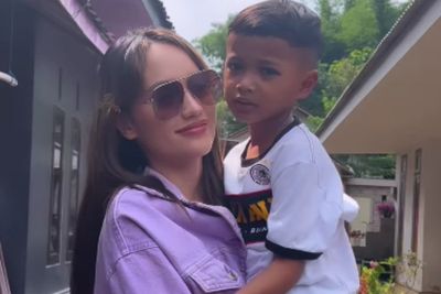 Bikin Bangga! Anak Asuh Cinta Laura Juara 2 Lomba Cerdas Cermat