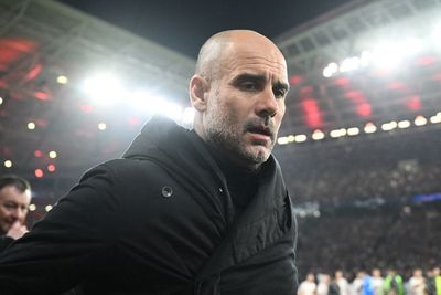 Guardiola Juga Manusia, Pernah Tendang Botol Sampai Kena Ofisial Tim Lawan