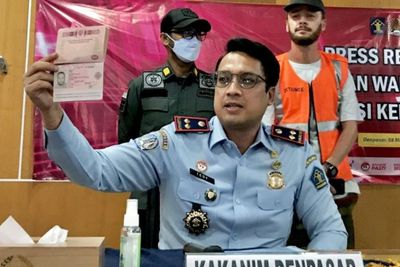 Liburan Sambil Jadi Fotografer Ilegal di Bali, Bule Rusia Ini Berakhir Dideportasi!