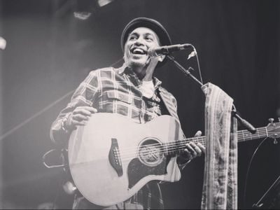 Perjalanan Hidup Glenn Fredly, Dari Awal Karir hingga Konser dalam Bentuk Hologram