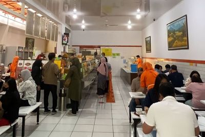 Lotek Kalipah Apo, Jawaranya Lotek sampai Raih Penghargaan Anugerah Budaya Bandung