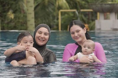 Ammar Zoni Narkoba Diciduk Polisi, Irish Bella Pamer Foto Berenang di Hotel 