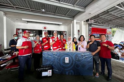 Okan Kornelius dan Fauzi Baadilla Bantu Korban dan Berdonasi di Lokasi Kebakaran Plumpang