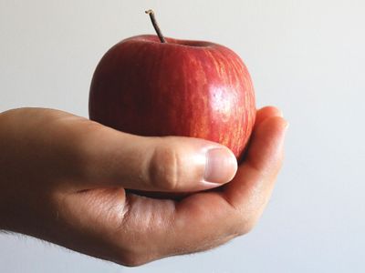 Apa Saja Manfaat Buah Apel untuk Kesehatan? Ini 7 Khasiatnya!