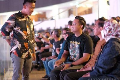 Dico Ganinduto dan Gibran Nobar Deep Purple Sambil Headbang Tipis-tipis, Seru Banget!