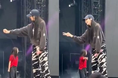 Momen Lisa BLACKPINK Suit Batu Gunting Kertas dengan Fans saat Souncheck di GBK