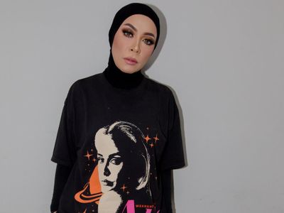 Isi Soundtrack Suzzanna: Malam Jumat Kliwon , Melly Goeslaw Akui Penggemar Karis Keras Suzzanna