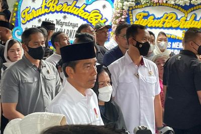 Presiden Jokowi dan Ibu Negara Melayat ke Rumah Duka Istri Moeldoko