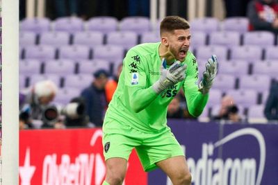 Keren Abis! Kiper Ini Lakukan 3 Penyelamatan Beruntun, yang Terakhir Pakai Kaki