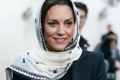 Curi Perhatian, Ini Penampilan Kate Middleton Pakai Kerudung Saat Kunjungi Muslim Centre