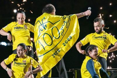 Ultah ke 1 Abad, Klub Liga Spanyol Ini Bawa Kapal Selam ke Tengah Lapangan