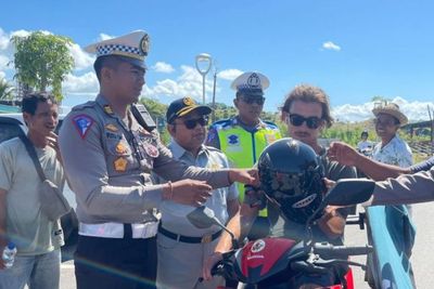 Cegah Turis Asing Berkendara Ugal-ugalan, Polisi di Lombok Lakukan Hal Ini