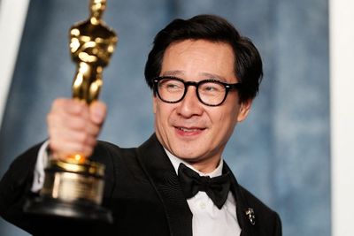 Ke Huy Quan Bakal Debut di MCU Lewat Loki Musim 2, Perannya Masih Misterius