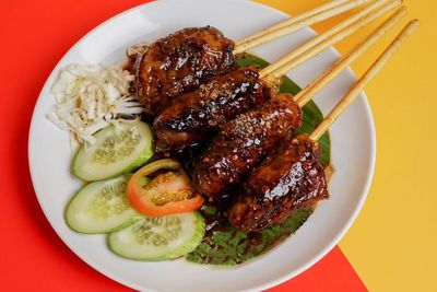 Wisata Kuliner Bandung, Tempat Ini Menyajikan 17 Macam Sate Nusantara Empuk Menggiurkan