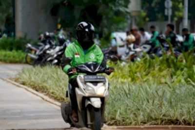 Cerita Driver Ojol Kaget Dikasih Uang oleh Orang di Jalan, Dikira Prank Ternyata Rezeki