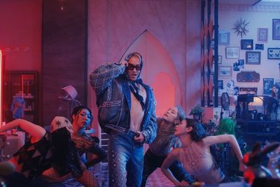 Review Lagu Kai EXO Rover Plus MV: Nuansa Latin yang Seksi, Namun Bingung di Teorinya