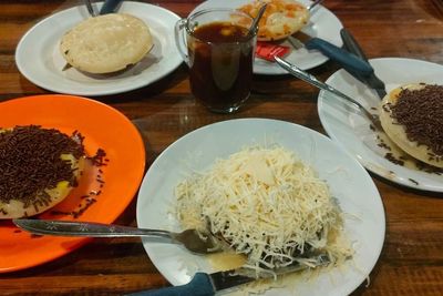 Mampir ke Waroeng Setiabudhi, Surganya Varian Rasa Serabi Khas Bandung