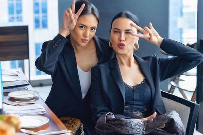 Aurelie dan Sophia Latjuba Satu Frame Kompak Blazer Hitam, Duo Leo Cantik Lahir 8 Agustus