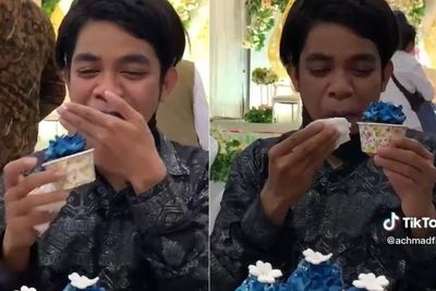Bibir Pria Ini Membiru Gara-gara Makan Cupcake, Ngakak Mendadak Jadi Jagoan Neon