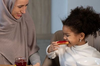Ajarkan Anak Mengenal Ramadan, Psikolog: Bisa Sering Membawanya ke Masjid