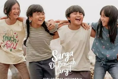 Sinopsis Surga di Bawah Langit: Kisah Menginspirasi Kaum Marginal Dalam Mengejar Mimpi