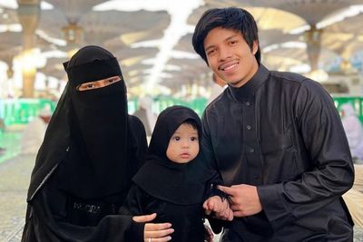 Intip Potret Aurel Hermansyah Pakai Cadar saat Umrah, Banjir Pujian: Masya Allah Auranya!