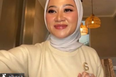 Rawat Rambut Berhijab saat Ramadan ala Allyssa Hawadi: Jaga Asupan Air Putih