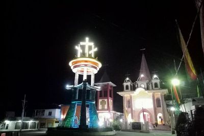Syahdunya Suasana Malam Hari di Tugu Salib Kota Gunungsitoli
