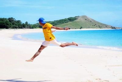 Indahnya Pantai Liman Berair Biru di NTT, Bikin Momen Liburan Jadi Tak Terlupakan
