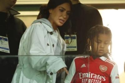 Kim Kardashian Beri Ekspresi Terkejut saat Arsenal Tersingkir dari Europa League