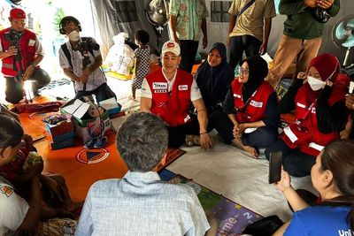 Kolaborasi PMI Jakbar dan Yayasan Yukata Peduli Bangsa Berikan Bantuan Warga Plumpang