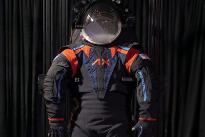NASA Pamerkan Baju Astronaut Baru, Siap Menjelajahi Bulan dengan Stylish!