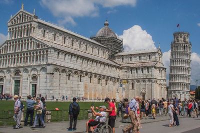 Sejarah Menara Condong Pisa, Bangunan Miring Unik yang Menakjubkan di Italia