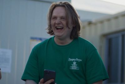 Trailer Film Dokumenter Lewis Capaldi How I m Feeling Now , Klipnya Menyentuh Banget!