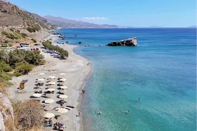 Pesona Pantai Preveli di Yunani, Airnya Jernih Seperti Kristal