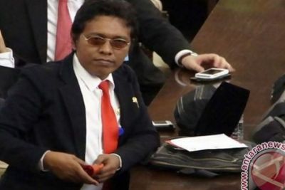 Thrifting Mau Dimusnahkan, Adian Napitupulu: Bela Pakaian China Atau UMKM Indonesia?