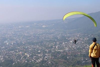 Sama-sama Jadi Daya Tarik Wisata, Ini Loh Perbedaan Paralayang dan Paragliding