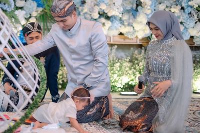 Jalani Tedak Siten, Ini Arti dari Barang yang Diambil Moana Anak Ria Ricis
