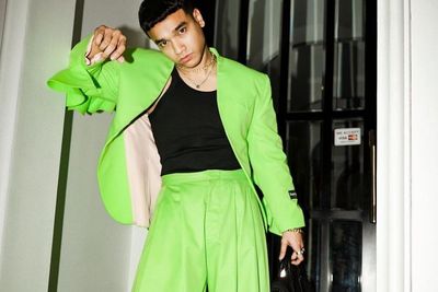 Outfit Nyentriknya Pakai Setelan Hijau Neon Diledek Netizen, Fadly Faisal Beri Respon Ini