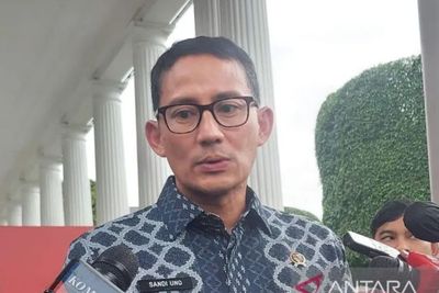 Jurus Jitu Menparekraf Sandiaga Uno Atasi Bule Nakal di Bali