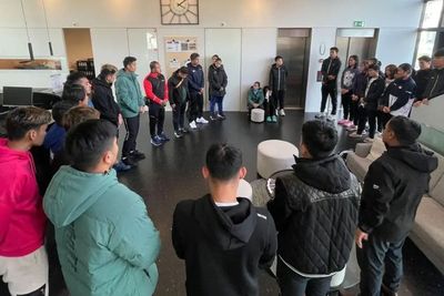 Doa Bersama untuk Syabda oleh Tim Bulutangkis Indonesia Sebelum Tampil di Swiss Open 2023