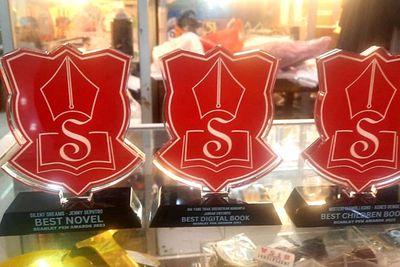 8 Pemenang Scarlet Pen Awards 2023 Diumumkan, Silent Dreams Raih Penghargaan Best Novel