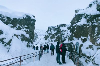 Sensasi Berjalan di Antara 2 Benua di Negeri Es Lokasi Game of Thrones