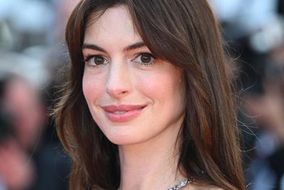 Anne Hathaway Jadi Musisi di Film Terbaru Mother Mary