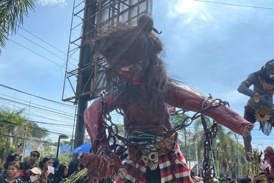 Foto-foto Pawai Ogoh-ogoh di Kota Mataram, Warganya Rayain Nyepi