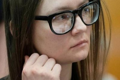 Anna Delvey, Penipu Kelas Kakap yang Gocek Sosialita Kaya: Kisahnya Sampai Dibuat Film!